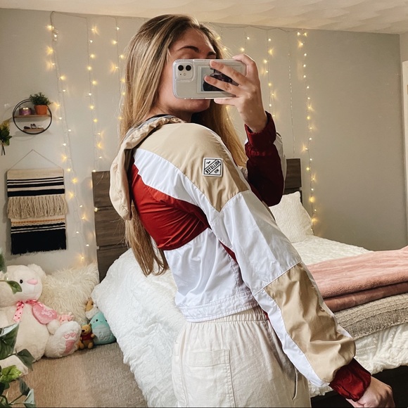 ✨Hollister windbreaker - Picture 3 of 12